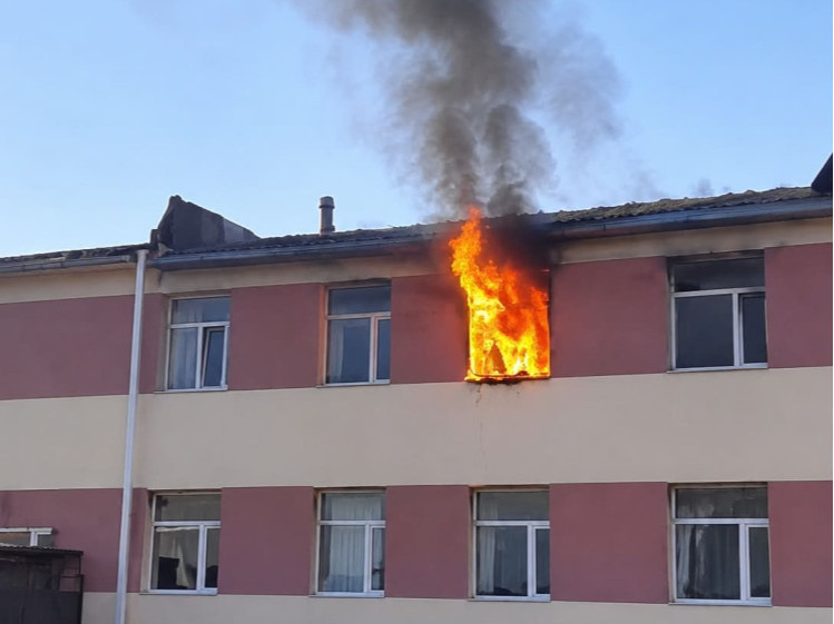 СЭРЭМЖЛҮҮЛЭГ: Архангай аймгийн Өлзийт сумын сургуулийн байранд гал гарчээ