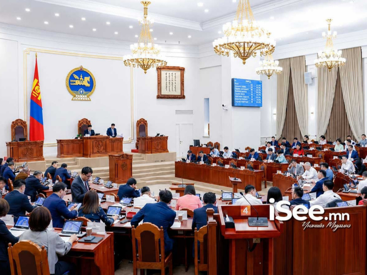 Чуулганаар “Гэр бүлийн хөгжлийг дэмжих тухай” хуулийн төсөл болон хамт өргөн мэдүүлсэн хуулийн төслүүдийг хэлэлцэж байна