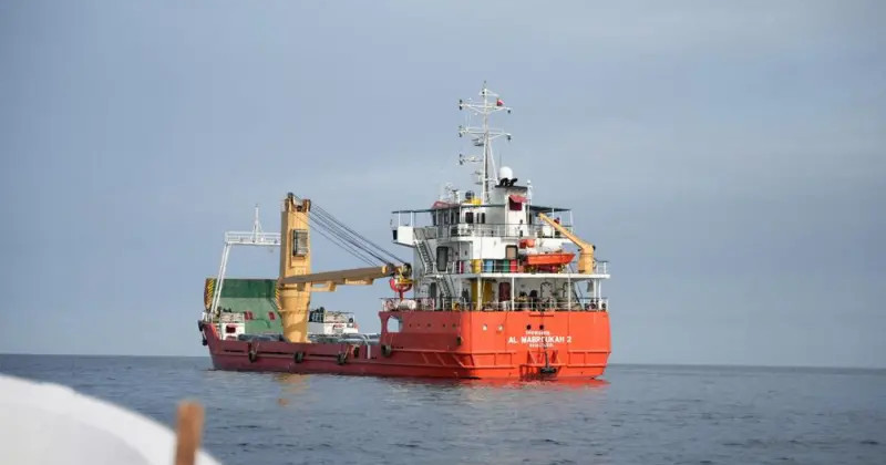 Ормузын хоолойг дахин хааж, Ираны цэргийнхэн хяналтаа тогтоожээ